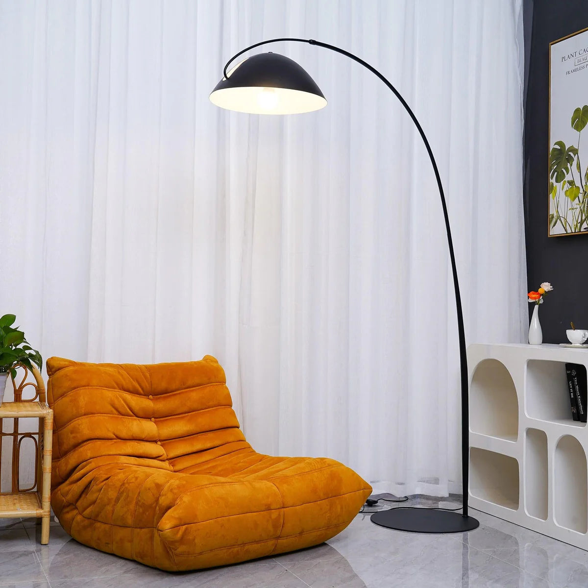 Mid-Century Design Bogenlampe „Arca“ – Minimalistische Stehleuchte in Mattschwarz