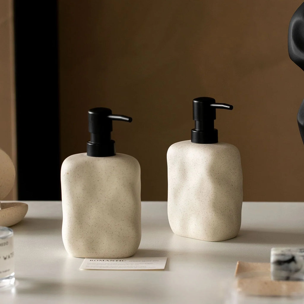 Wabi-Sabi Keramik – Minimalistischer Seifen- & Lotionspender